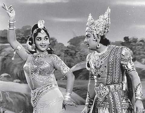 சூழல் ஒன்று பார்வை இரண்டு: என்னை மறந்ததேன் தென்றலே?