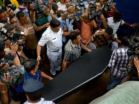 ஆறு மாதங்களாக சகோதரியின் எலும்புக்கூடுடன் வாழ்ந்தவர் மனநல மருத்துவமனையில் அனுமதி