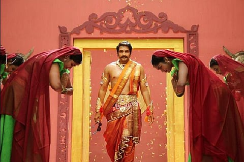 ட்வீட்டாம்லேட்: இனிமே இப்படித்தான் - சந்தானம் சரவெடியில் காமெடித் திருவிழா!