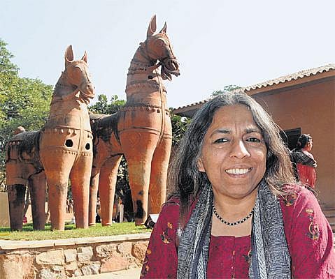 பெண் சக்தி: மறுக்கப்படும் பெண் எழுத்துக்கான குரல்