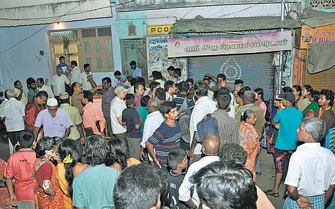 சென்னையில் மெட்ரோ ரயில் பணியின்போது 5 வீடுகளில் திடீர் விரிசல்﻿: பூமிக்குள் 2 அடி ஆழத்துக்கு கதவு இறங்கியது; மக்கள் அச்சம்﻿