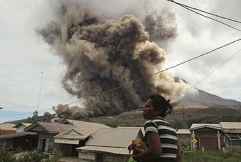 இந்தோனேசிய எரிமலைச் சீற்றம்: 10,000 பேர் வெளியேற்றம்