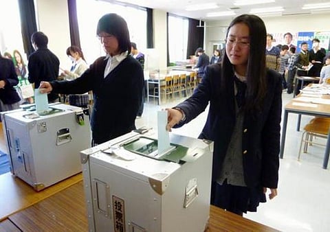 ஜப்பானில் வாக்குரிமை வயது 20-லிருந்து 18-ஆக குறைப்பு: முக்கியச் சட்டம் நிறைவேற்றம்