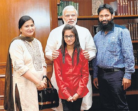 பகவத் கீதை போட்டியில் வென்ற மும்பை சிறுமி பிரதமருடன் சந்திப்பு