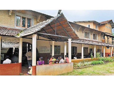 தேய்பிறை நிலாக்களை காப்பாற்றும் பழங்குடி மருத்துவமனை!﻿