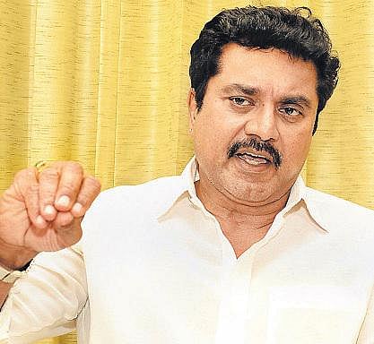 அரசியலில் கவனம் செலுத்த நடிப்புக்கு விரைவில் முழுக்கு?- சமத்துவ மக்கள் கட்சி தலைவர் சரத்குமார் தகவல்﻿