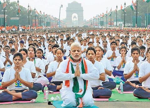 டெல்லியில் சர்வதேச யோகா தின கோலாகலம்﻿: மோடி தலைமையில்  35,000  பேர் யோகா பயிற்சி