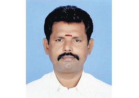 துக்க நிகழ்ச்சியில் பங்கேற்க வந்தபோது விபத்து﻿: அதிமுக எம்எல்ஏ உட்பட 3 பேர் காயம்﻿