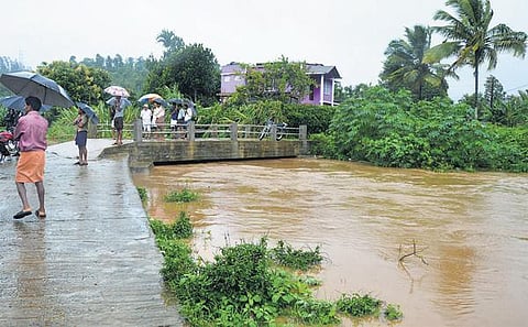 நீலகிரியில் தொடரும் கன மழை﻿: வீடுகளுக்குள் வெள்ளம்﻿