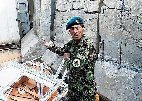 ஆப்கன் நாடாளுமன்றத்தின் மீது தாக்குதல் நடத்திய 6 தீவிரவாதிகளை தனிஆளாக சுட்டு வீழ்த்திய ராணுவ வீரர்﻿