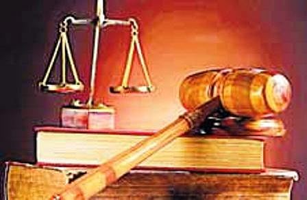 வழக்கில் ஆஜராகாத இன்ஸ்பெக்டரை﻿ பகல் முழுவதும் நீதிமன்றத்தில் அமர வைத்தார் நீதிபதி﻿