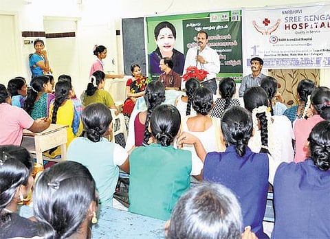 புதுவாழ்வு திட்டத்தின் கீழ்﻿ குடும்ப தலைவிகளுக்கு வேலைவாய்ப்பு பயிற்சி﻿: 4 ஒன்றியங்களில் நடைபெற்றது﻿