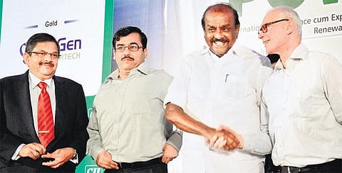 தமிழகத்தில் இந்த ஆண்டு இறுதிக்குள்﻿ 2000 மெகாவாட் சூரியசக்தி மின்சாரம் கொள்முதல்﻿: அமைச்சர் நத்தம் விஸ்வநாதன் உறுதி﻿﻿