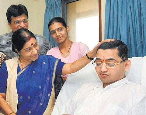 மும்பை குண்டுவெடிப்பு சம்பவத்தில் கோமா நிலைக்கு சென்றவர் 9 ஆண்டுக்குப் பின் மரணம்