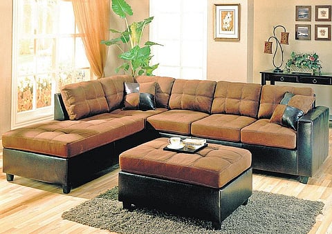 சின்ன அறையைப் பெரிதாக்கும் அலங்காரம்﻿