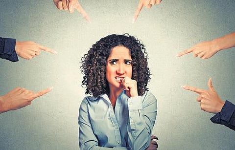 விவாதம்: பெண் மீது மட்டும் பாய்வது ஏன்?