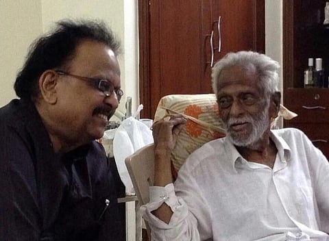 நானும் இந்திய சினிமாவும் அனாதையாக நிற்கிறோம்: எம்.எஸ்.வி. மறைவுக்கு எஸ்.பி.பி. உருக்கம்