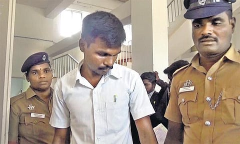 உயர் நீதிமன்றம் ஜாமீனை திரும்பப்பெற்றதால்﻿ பாலியல் வழக்கு குற்றவாளி மீண்டும் சிறையில் அடைப்பு﻿: தண்டனை தொடர நீதிபதி உத்தரவு﻿