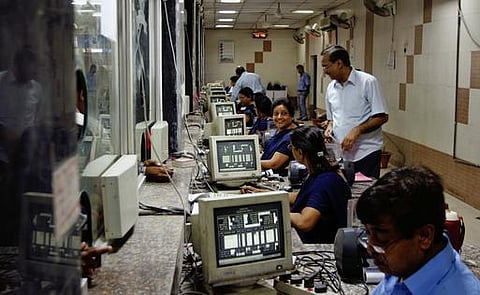 பொதுமக்கள் பயன்படுத்த முடியாதபடி ரயில் டிக்கெட்﻿: முன்பதிவு இணையத்தை முடக்கிய ஏஜென்ட்கள்﻿ - சிபிஐ விசாரணையில் அதிர்ச்சி தகவல்கள்﻿