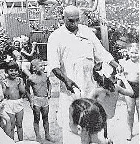 சோறு கொடுத்த சிறுவன்!﻿