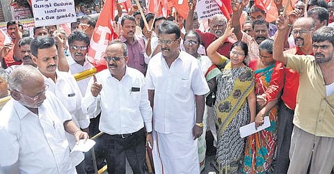 போரூர் ஏரியை அரசு கையகப்படுத்த கோரி ஆர்ப்பாட்டம்﻿: மதுரவாயல் எம்.எல்.ஏ உட்பட 59 பேர் கைது﻿