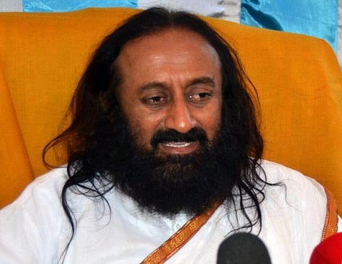 கொலை மிரட்டல் எதிரொலி: ஸ்ரீ ஸ்ரீ ரவிசங்கருக்கு பாதுகாப்பை அதிகரிக்க மாநிலங்களுக்கு மத்திய அரசு உத்தரவு﻿