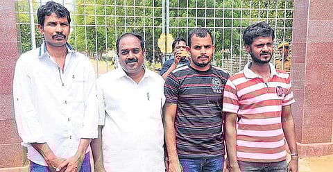 திருச்சி சிறப்பு முகாமில் இருந்து﻿ இலங்கைத் தமிழர்கள் 4 பேர் விடுதலை﻿: எஞ்சியுள்ளவர்களையும் விடுவிக்க அரசுக்கு வேண்டுகோள்﻿