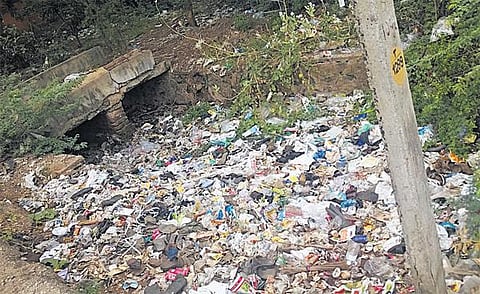 அயப்பாக்கம் வீட்டு வசதி வாரியக் குடியிருப்பில்﻿ மழைநீர் கால்வாயில் கழிவுநீர் தேக்கம்﻿: நோய் தாக்குதலுக்கு ஆளாவதாக பொதுமக்கள் புகார்﻿