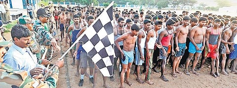 ராணுவத்துக்கு ஆள்சேர்ப்பு முகாமில் 14 மாவட்ட இளைஞர்கள் குவிந்தனர்