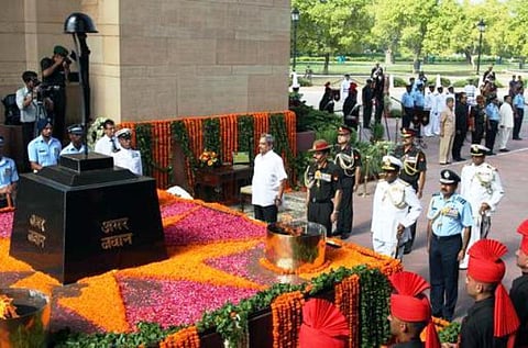 கார்கில் போரின் 16-வது நினைவு தினம்: உயிர் நீத்த வீரர்களுக்கு நாடு முழுவதும் அஞ்சலி