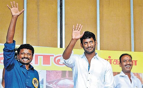 நல்லது செய்ய மிரட்டல் வந்தாலும் பின்வாங்க மாட்டேன்﻿: கருப்புக் கொடி காட்டியவர்களுக்கு நடிகர் விஷால் பதில்