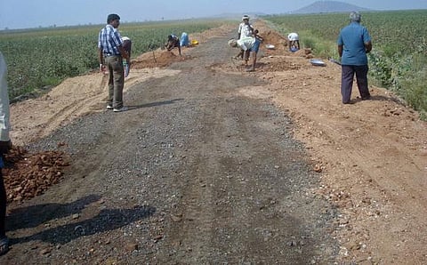 பிரதமர் கிராமப்புற சாலை திட்டத்தில் புதிய உத்தரவு: எம்.பி.க்கள் சான்றளித்த பின்னரே அரசு அனுமதி கிடைக்கும்