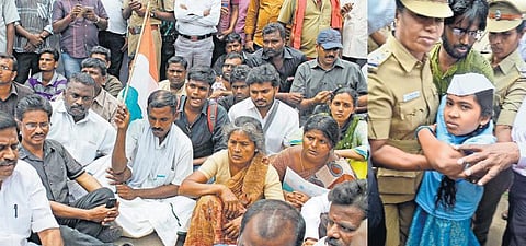 சேலத்தில் உண்ணாவிரதம் இருந்த﻿﻿ சசிபெருமாள் மகன், மகள் உட்பட 50 பேர் கைது﻿