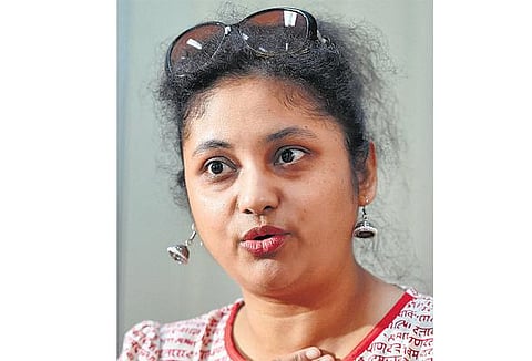 எனது கணவருக்கு அழகான பெண்கள் மீது மட்டும்தான் கவலை﻿: ஆம் ஆத்மி எம்எல்ஏ மீது மனைவி குற்றச்சாட்டு