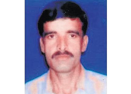 கர்நாடகத்தில் தொடரும் சோகம்﻿﻿: ஒரே நாளில் 6 விவசாயிகள் தற்கொலை﻿ - எதிர்க்கட்சிகளின் போராட்டத்தால் அரசுக்கு கடும் நெருக்கடி