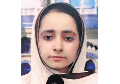 10 வகுப்பு தேர்வில் முதலிடம்: சீக்கிய மாணவிக்கு ரூ.1 லட்சம் பரிசு