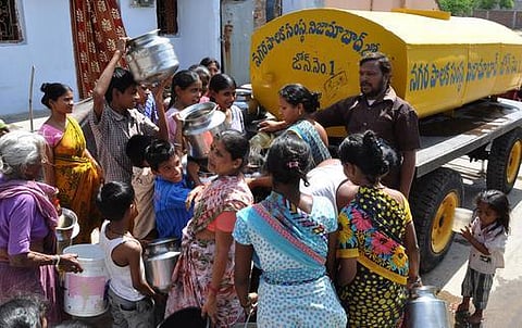 சென்னையில் குடிநீர் தட்டுப்பாடு காரணமாக புதிய நீராதாரங்களை தேடும் தண்ணீர் லாரிகள்