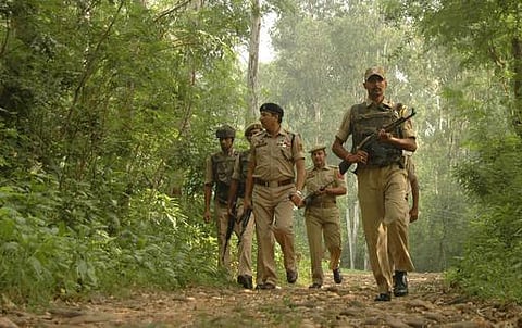 காஷ்மீரில் 2 தீவிரவாதிகள் சுட்டுக்கொலை: ராணுவ வீரர் பலி﻿