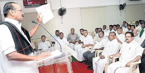 காவிரி பிரச்சினைக்கு தீர்வு காண அனைத்து கட்சியினரும் பிரதமரை சந்திக்க வேண்டும்﻿: தமிழக முதல்வருக்கு வைகோ கோரிக்கை