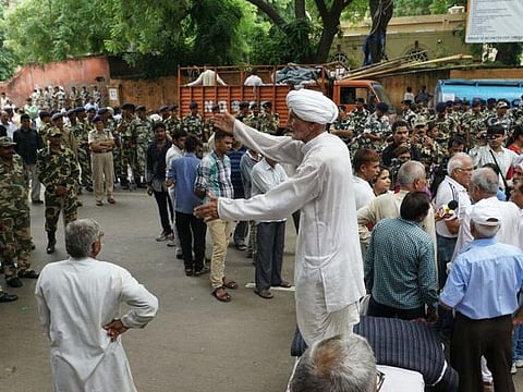 டெல்லியில் முன்னாள் ராணுவ வீரர்கள் தொடர் உண்ணாவிரதம்: போராட்டத்தை முடக்கும் முயற்சியை கைவிட்டது போலீஸ்