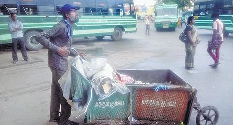 குப்பை வீசினால் ‘குட்டு’ விழும்: மனநோயாளியால் மனம் திருந்திய மக்கள்﻿ - வத்தலகுண்டு பஸ் நிலையம் இப்போ ரொம்ப சுத்தம்