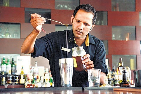 மதுவுக்குப் பின்னே!