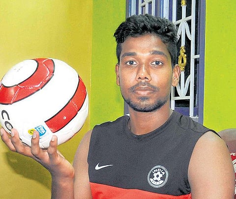 ஐ.எஸ்.எல்.லில் நான் விளையாடுவதை அம்மா பார்க்க வேண்டும்﻿: சென்னையின் எப்.சி. வீரர் கணேஷ் ஆசை﻿