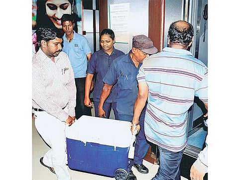 லாரி மோதியதில் மூளைச்சாவு﻿: ஆந்திர மாநில இளைஞரின் இதயம் ஏமன் முதியவருக்கு பொருத்தப்பட்டது﻿ - சென்னை மருத்துவமனையில் அறுவை சிகிச்சை﻿