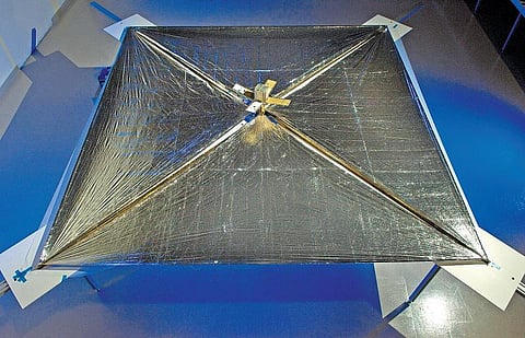 அறிவியல் அறிவோம் 23: விண்வெளியின் தூய்மைப் பணியாளர்