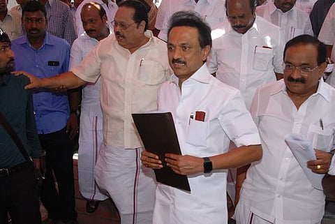 மதுவிலக்கு பற்றி விவாதிக்க அனுமதி மறுப்பு﻿: திமுக, கம்யூனிஸ்ட், காங்கிரஸ் வெளிநடப்பு﻿