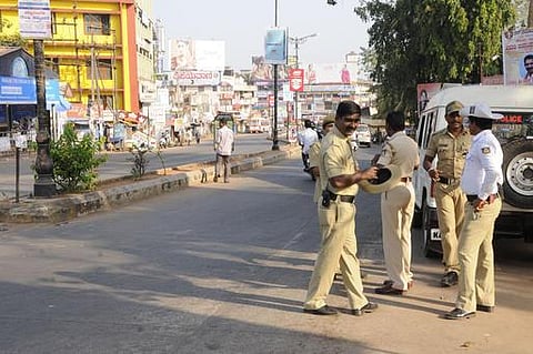 இந்து பெண்ணிடம் பேசிய முஸ்லிம் இளைஞர் மீது தாக்குதல்: மங்களூருவில் 13 பேர் கைது
