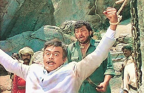 சினிமா ரசனை 13: வில்லனாக மாறத் துடித்த அமிதாப்!