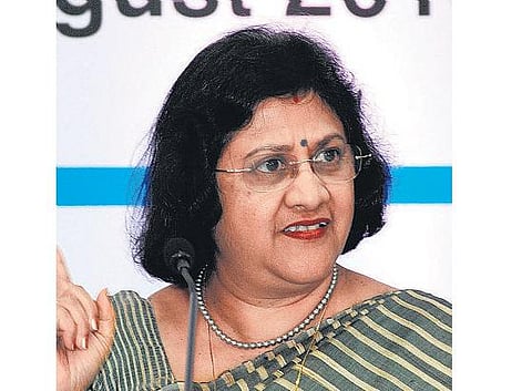 சமூக பாதுகாப்பு திட்டங்களுக்கு மத்திய அரசின் உதவி அவசியம்: எஸ்பிஐ தலைவர் அருந்ததி பட்டாச்சார்யா வலியுறுத்தல்﻿