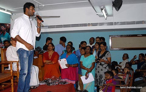 நான் அரசியலுக்கு வர பயந்தவன் அல்ல: பிறந்த நாள் விழாவில் விஷால் பேச்சு